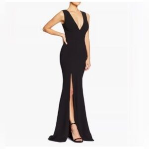 Dress the Population Sandra Plunge Crepe Trumpet Gown in Navy